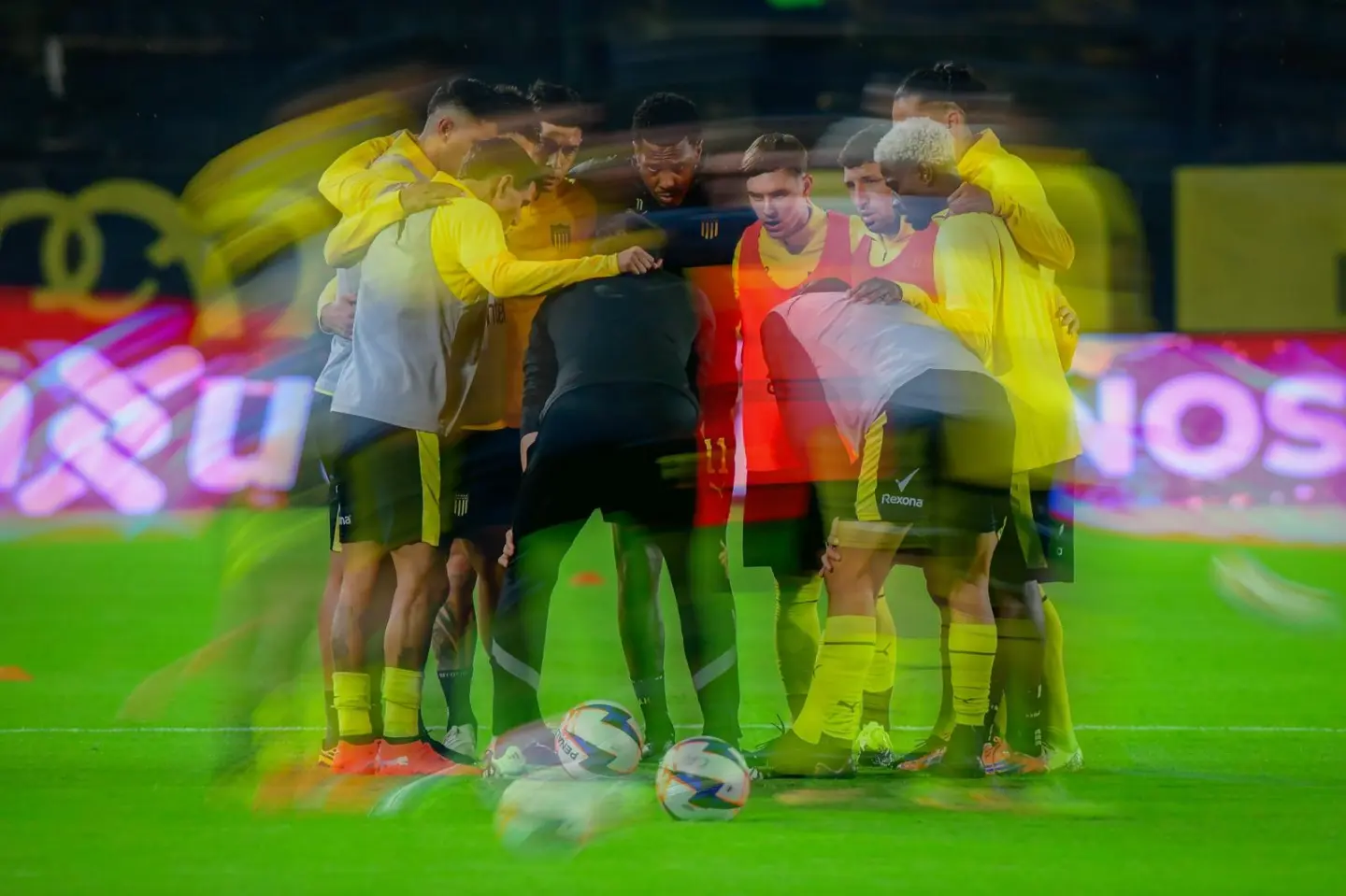 Jugadores de Peñarol en la previa a un partido.