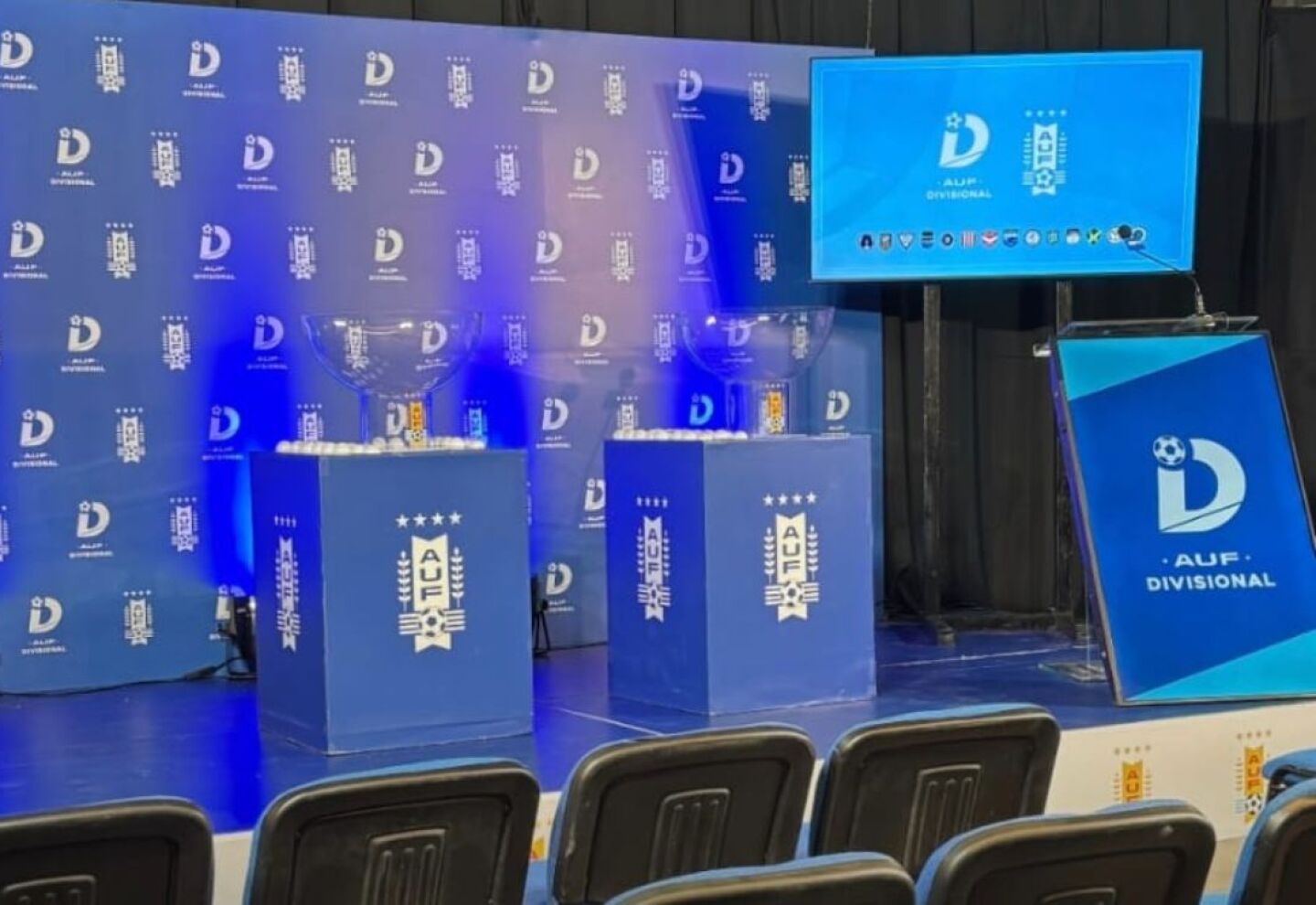 El sorteo de la Divisional D en el Estadio Centenario.
