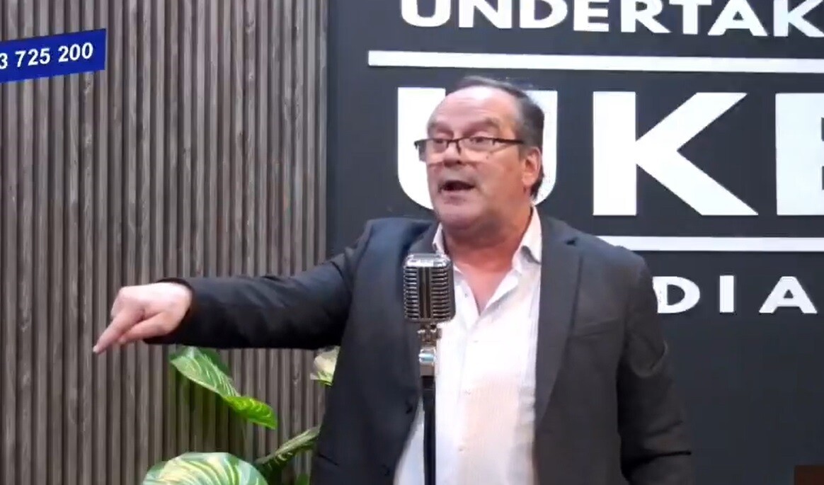 Humberto De Vargas antes de llegar a los golpes con su compañero.