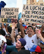 Partidarios del candidato presidencial de la oposición Edmundo González Urrutia y la líder de la oposición María Corina Machado