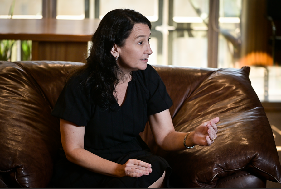 Valeria Csukasi, en entrevista, en Cancillería.png