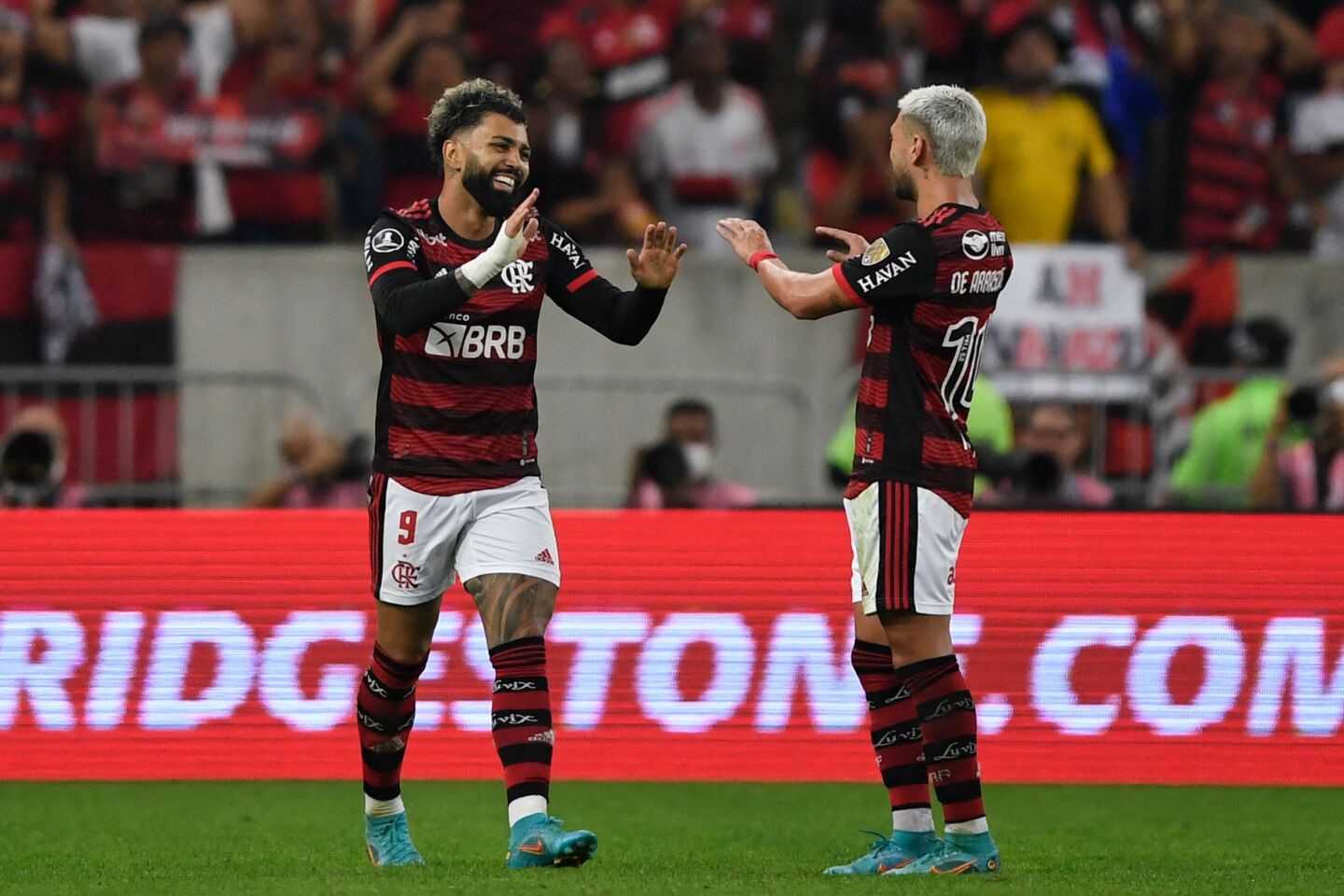 Gabriel Barbosa "Gabigol" y Giorgian De Arrascaeta en Flamengo