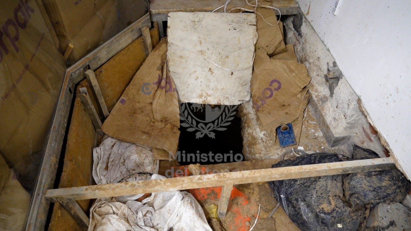 Acceso al túnel cavado en Ciudad Vieja