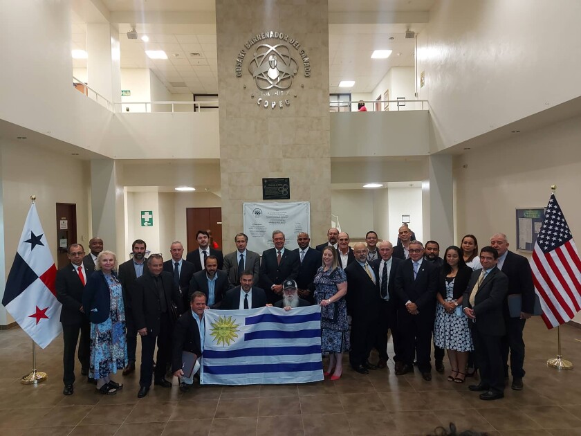 La misión visitó el centro de dispersión de moscas en la frontera entre Panamá y Colombia, para ver la operativa y procesos previos a la liberación de las moscas estériles. La parasitosis fue identificada como una de las limitantes para el desarrollo de la ganadería uruguaya.