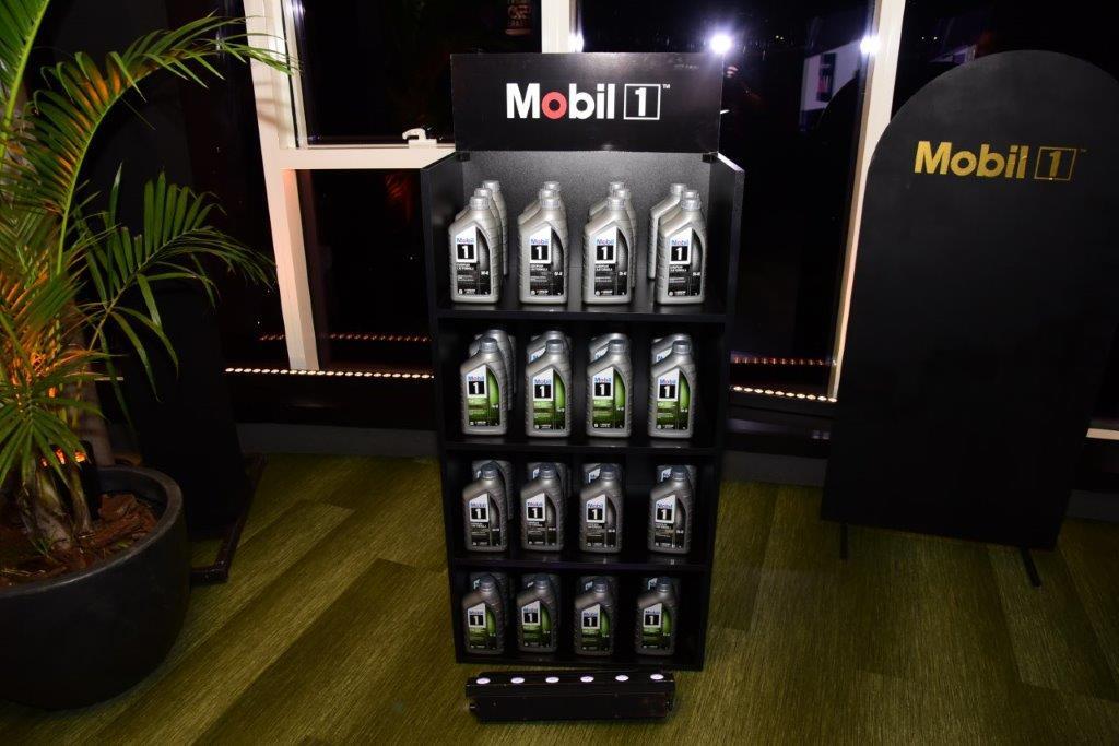 Mobil 1 se presenta luego de incorporar las tecnologías más avanzadas y de someterse a pruebas rigurosas y exigentes.