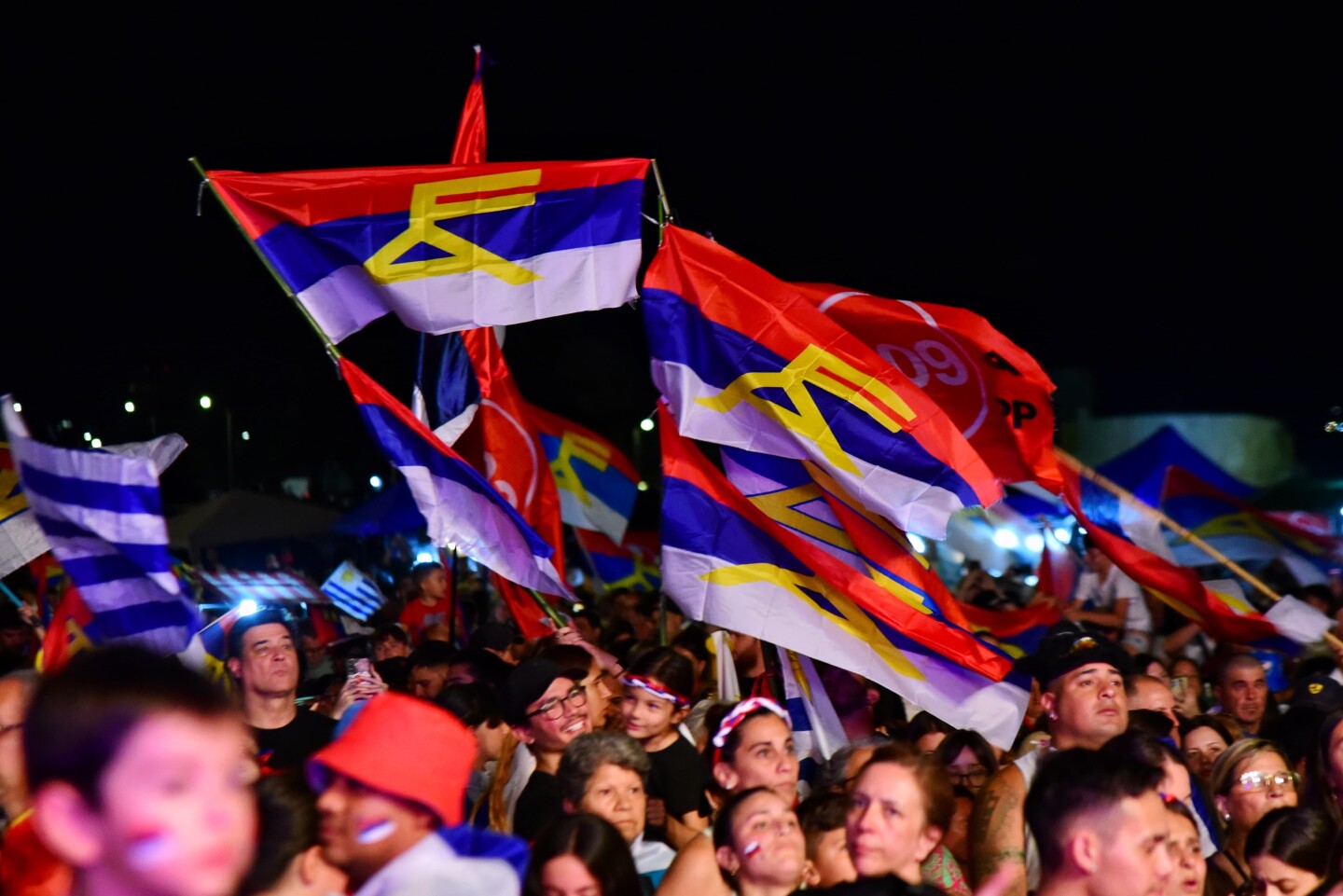 Uruguay. Yamandú Orsi gana el balotaje: todas las encuestadoras coinciden en el triunfo del Frente Amplio - Resumen Latinoamericano