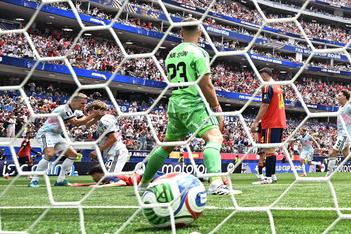 Unai Simón volvió a recibir un gol en un Mundial luego de 649 minutos de imbatibilidad: fue en España vs. Bélgica.