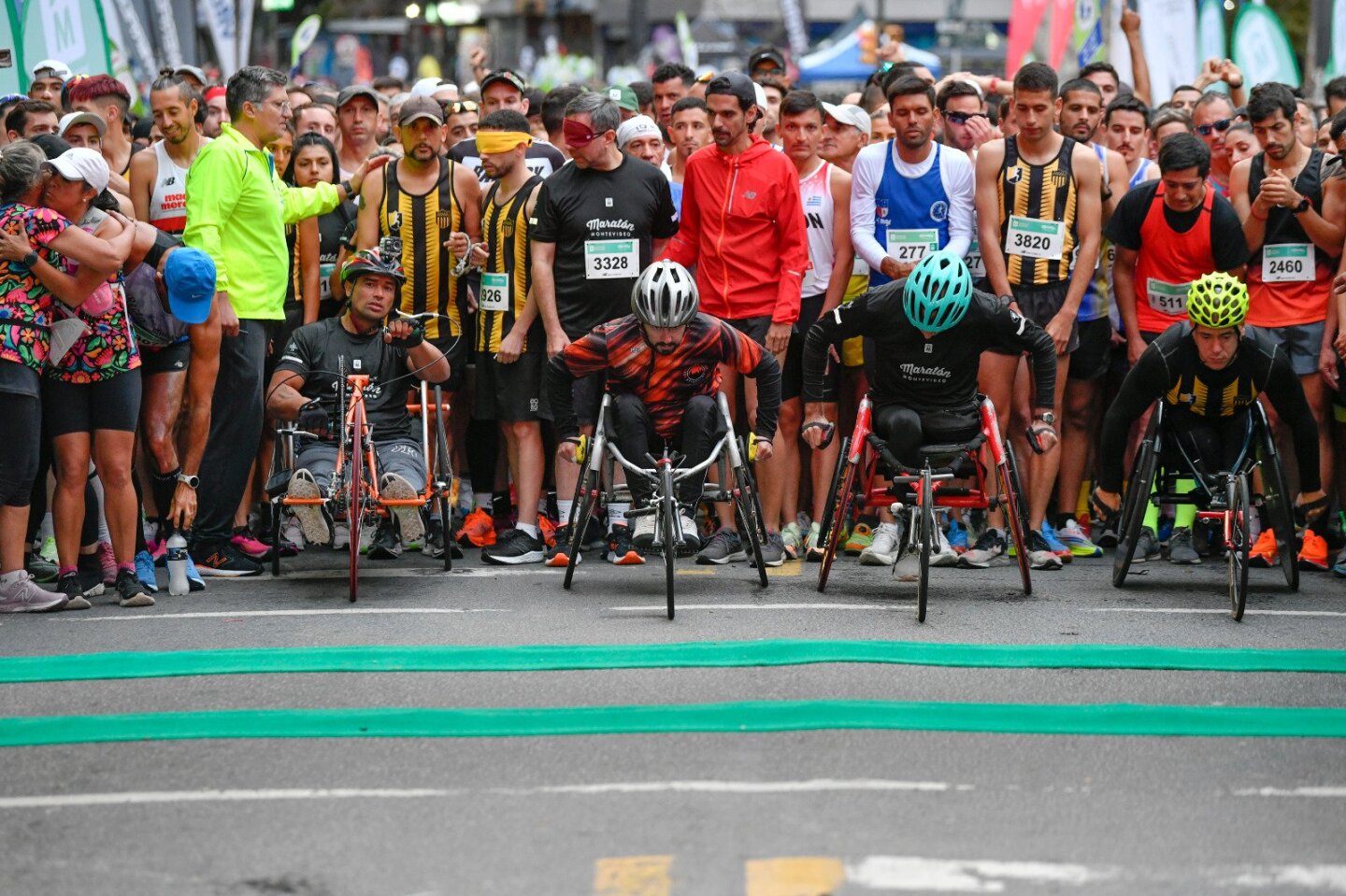 Inicio de la 42k de Maratón Montevideo.