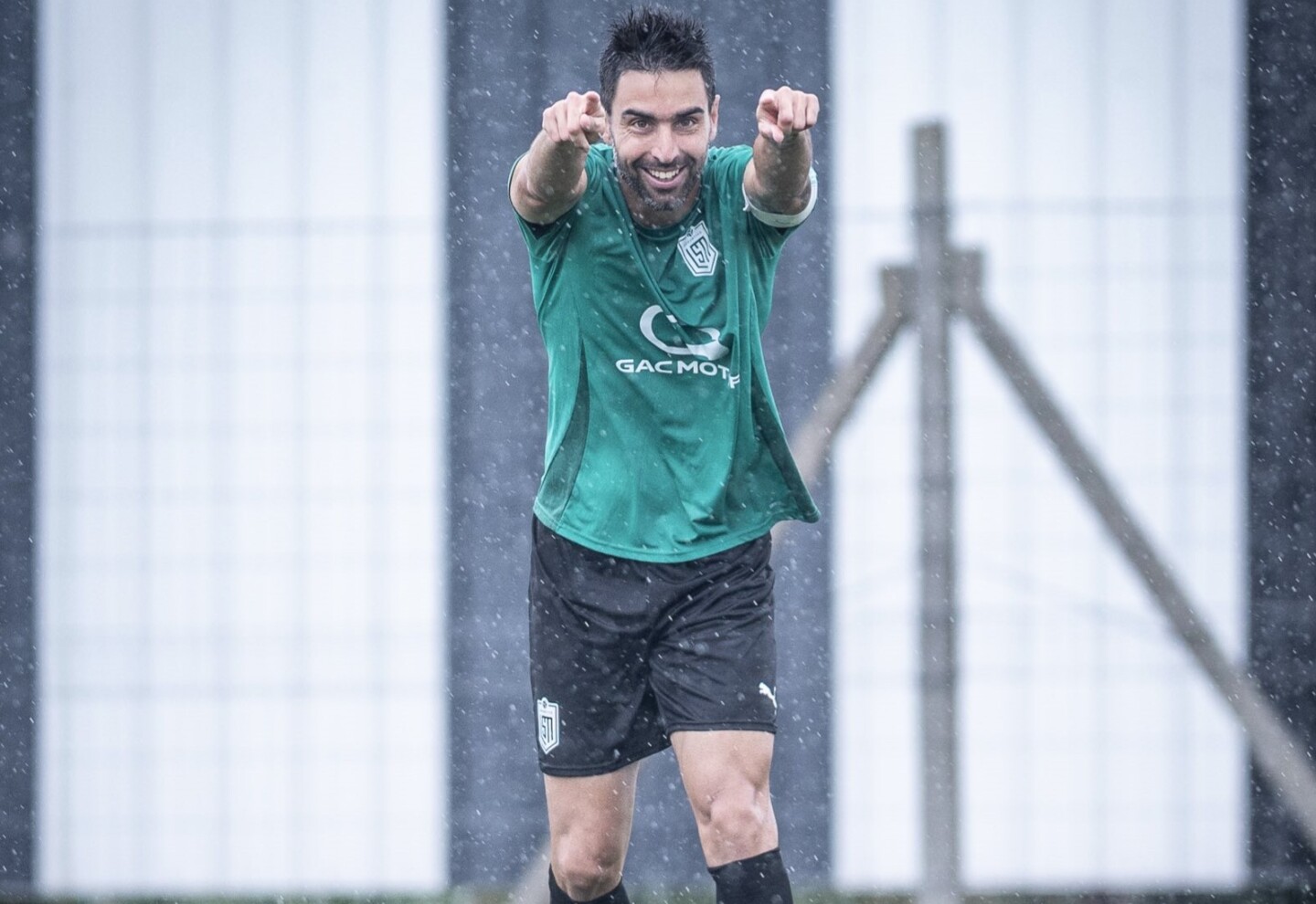 Rodrigo Pastorini celebra su gol con Deportivo LSM.