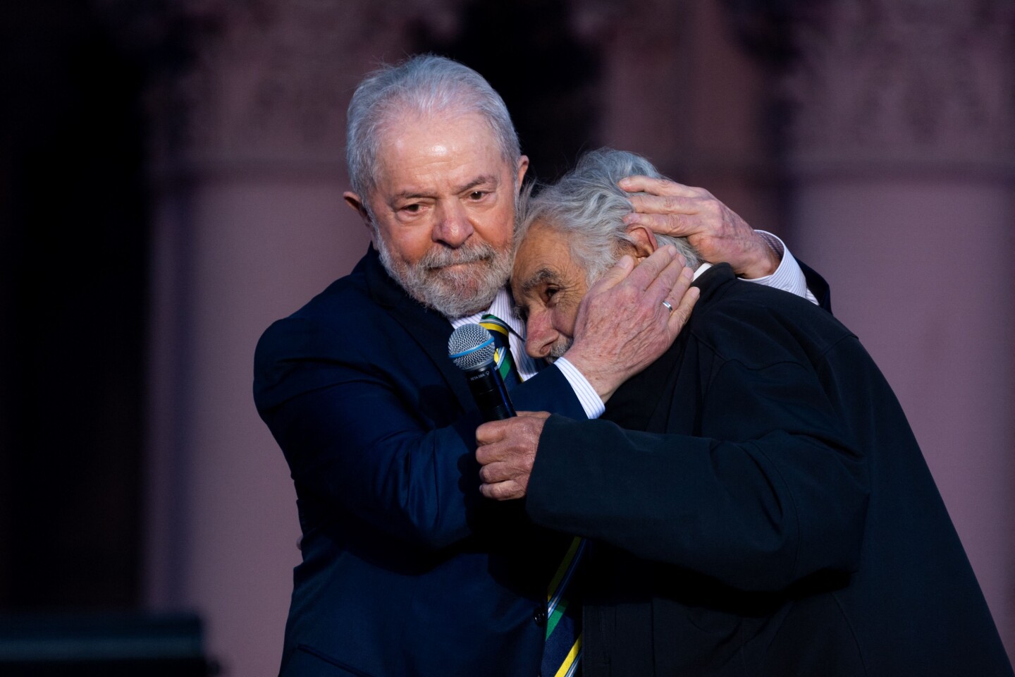 Mujica y Lula da Silva durante acto en Plaza de Mayo, en Buenos Aires. Foto: AFP