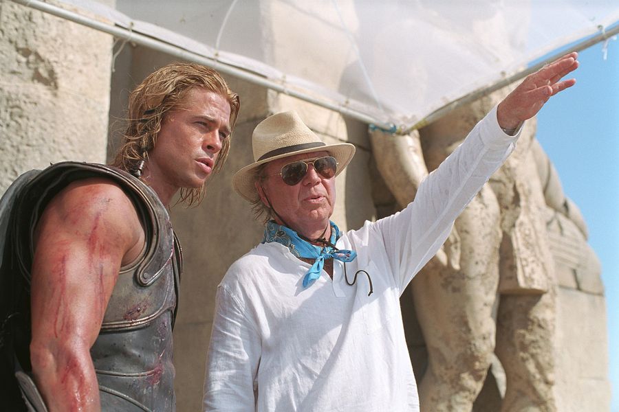 Wolfgang Petersen y Brad Pitt en el set de la película "Troya". Foto: Difusión