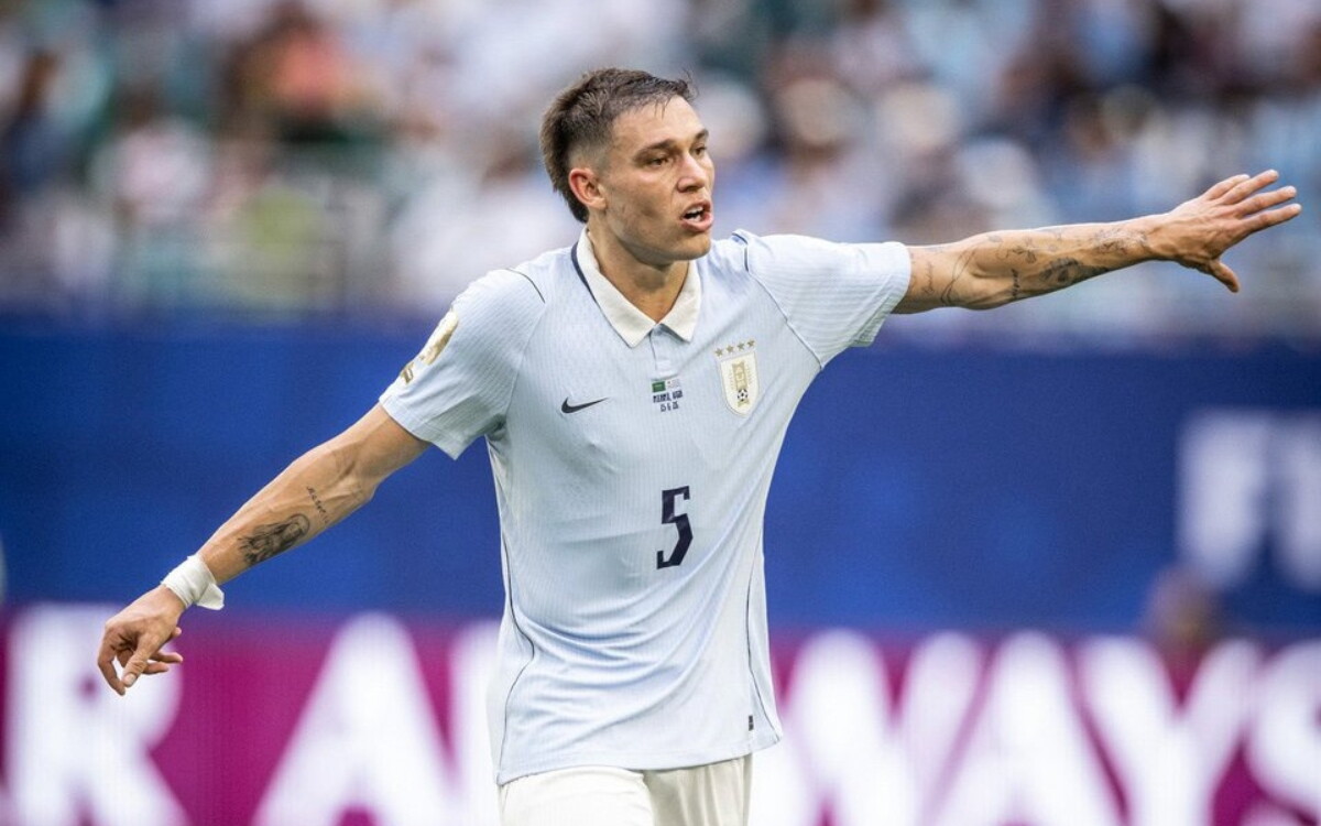 Manuel Ugarte en el partido entre Uruguay y Arabia Saudita por el Mundial 2026.
