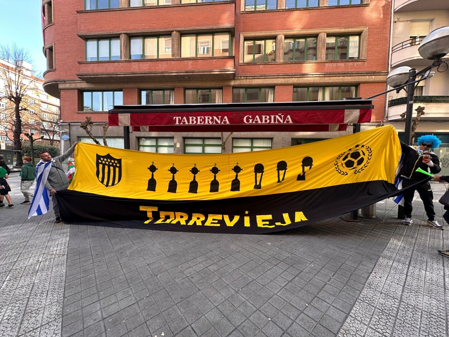 Hinchas de Peñarol en Bilbao.