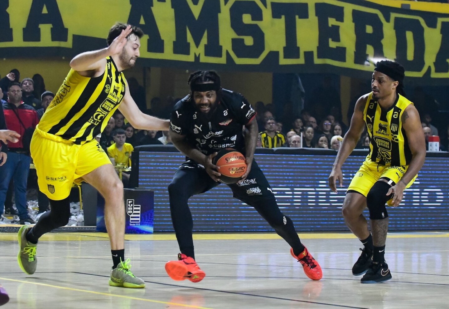Victor Rudd Peñarol rugió en su Palacio y le ganó un duelo clave a Aguada en las ...