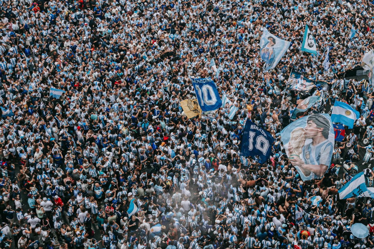 Hinchas argentinos en el Times Square, Nueva York, previo a la final del Mundial 2026, el18 de julio de 2026.