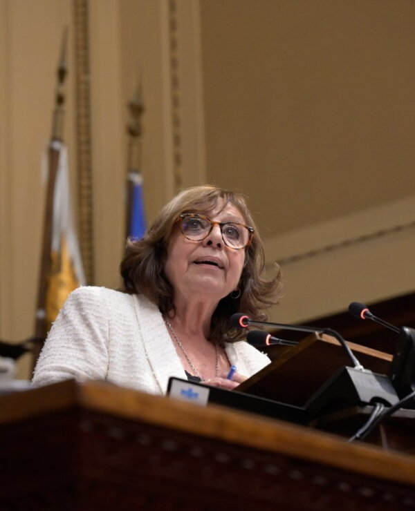 Ana Olivera en el Parlamento.