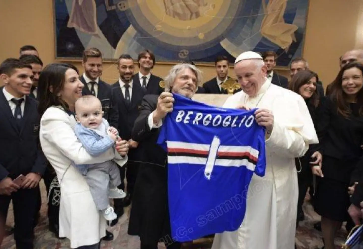 El día que Lucas Torreira visitó al Papa Francisco con la Sampdoria.