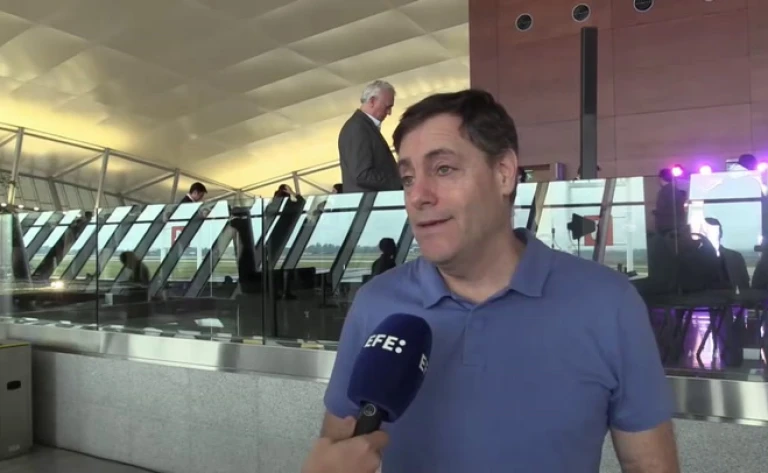 Santiago Bilinkis en evento 'Summit IA Generativa' en Montevideo