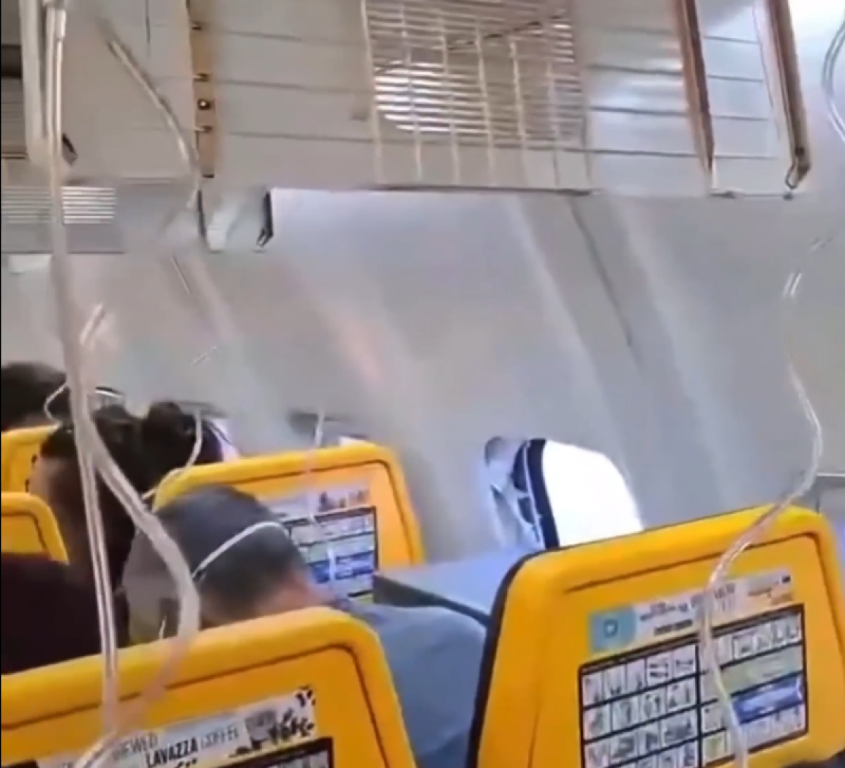 Ventanilla rota en un avión de Ryanair.