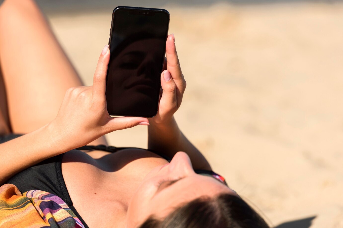 Celular en la playa.jpg