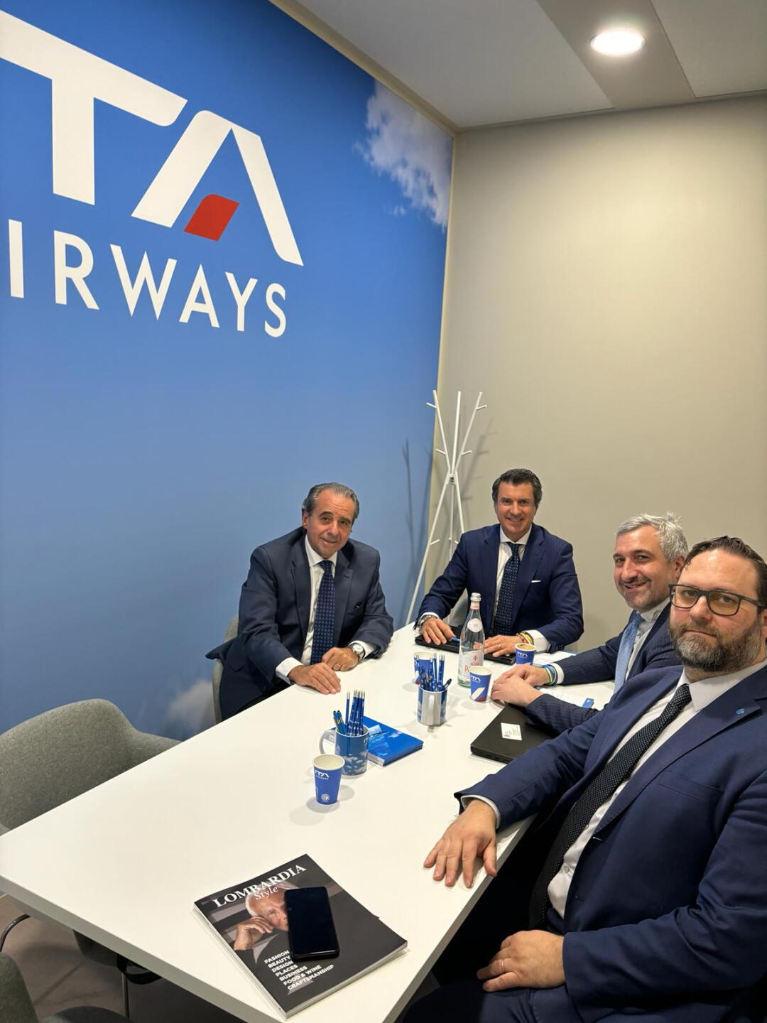 Remo Monzeglio con ejecutivos de ITA Airways.