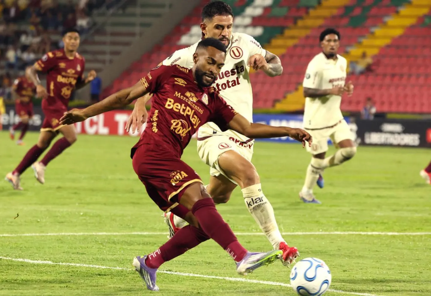 Tolima y Universitario se enfrentaron en Colombia por la primera fecha de la Copa Libertadores.