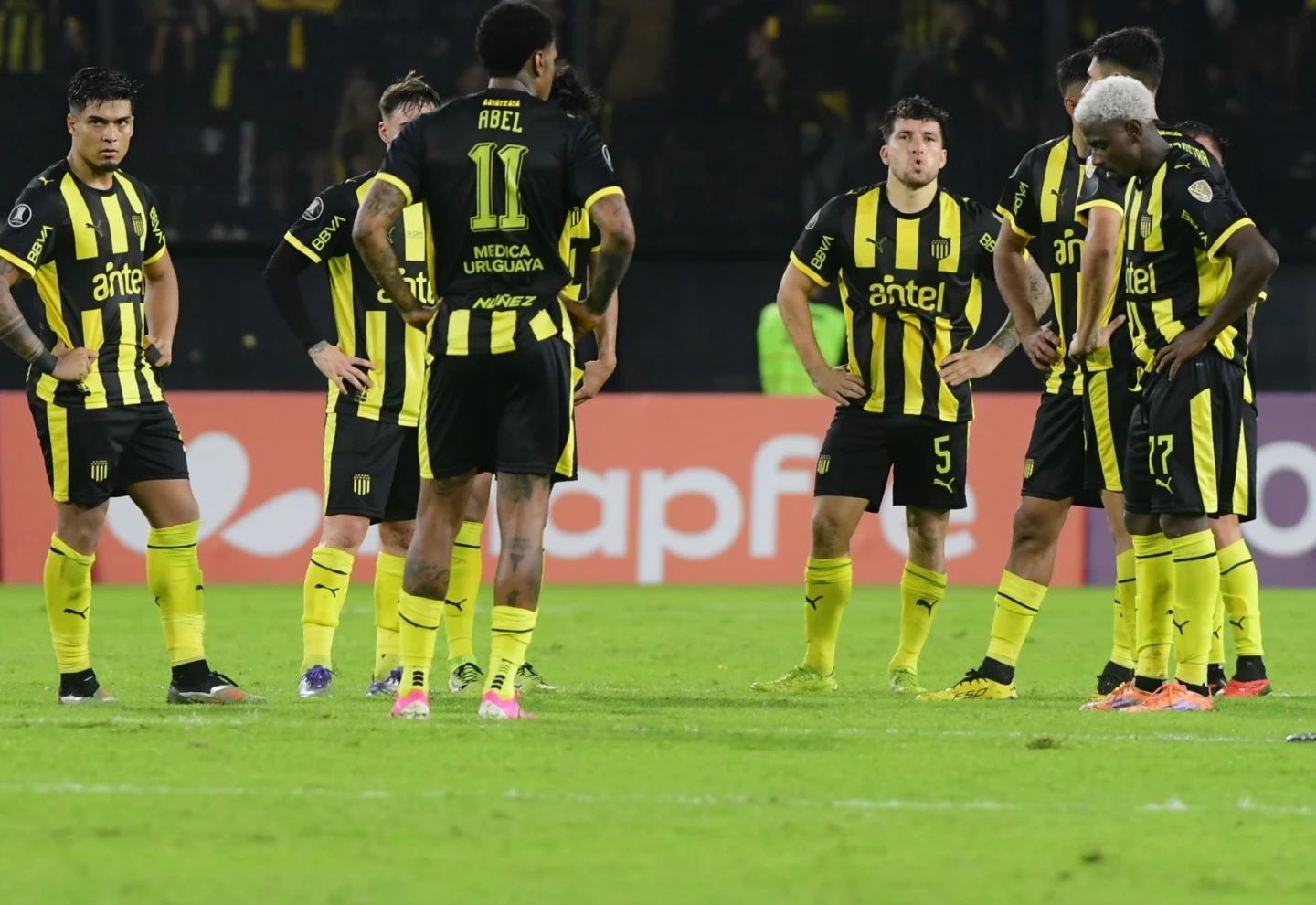 Jugadores de Peñarol tras un partido de Copa Libertadores.