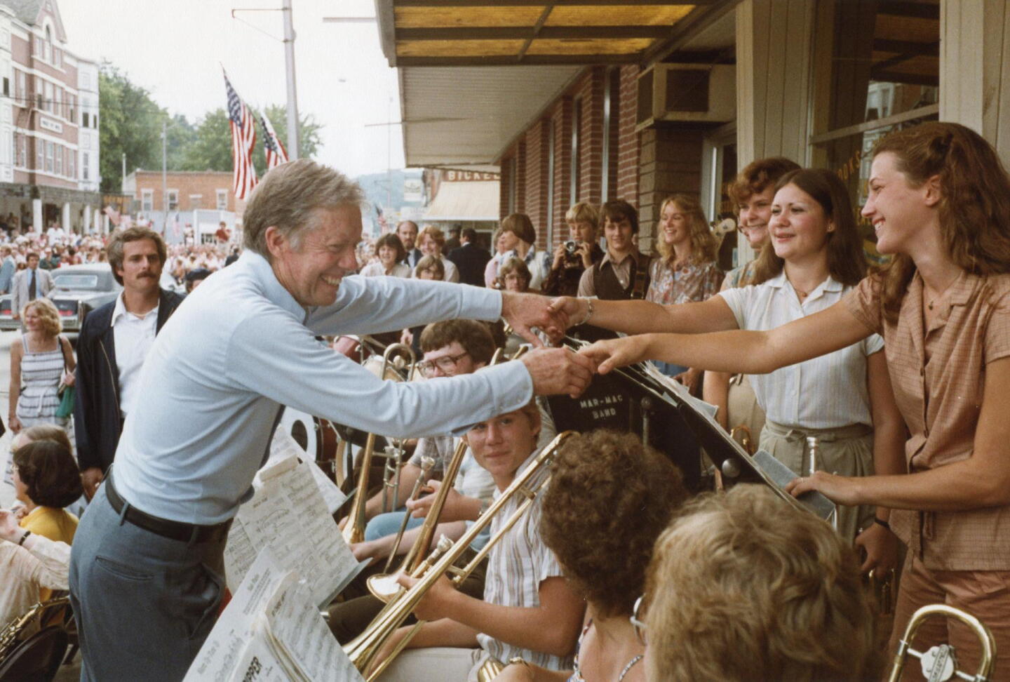 Jimmy Carter saludando a la multitud en Wisconsin el 19 de agosto de 1979.