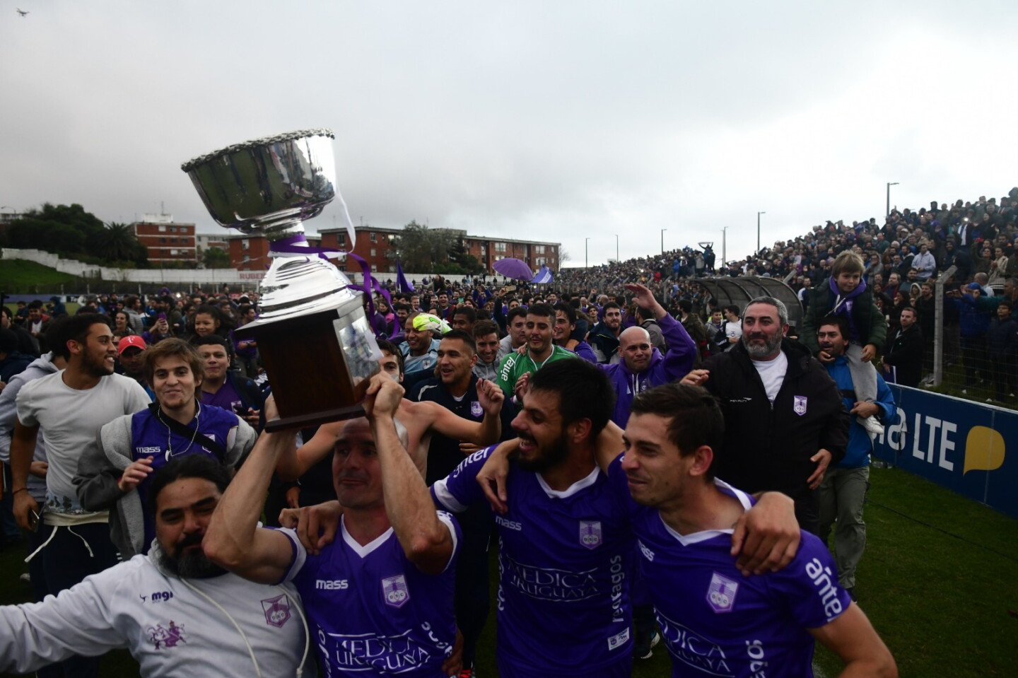 ¿El tercer grande? Defensor Sporting va por su vuelta olímpica número ...