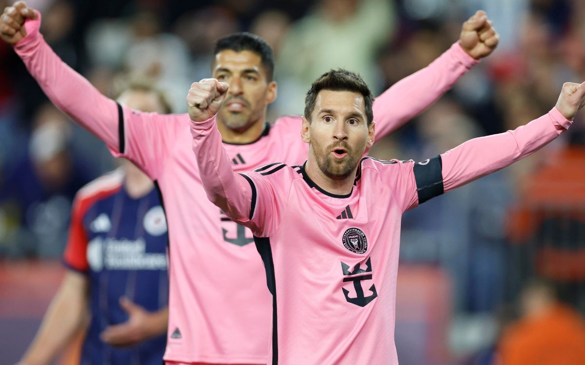 Luis Suárez y Lionel Messi celebran un gol con la camiseta del Inter Miami.