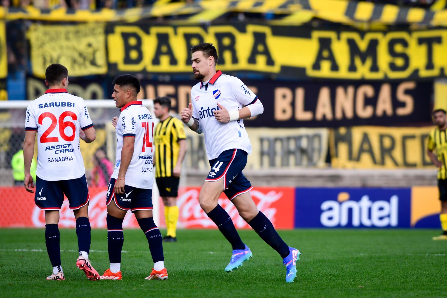 Sebastián Coates regresó a Nacional en el clásico por la final del Torneo Intermedio ante Peñarol. 