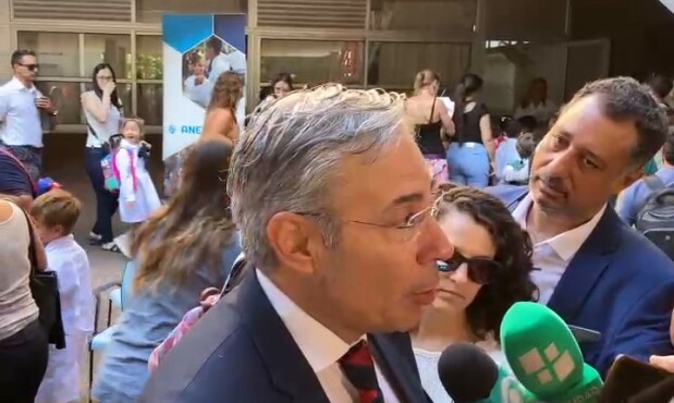 Robert Silva en primer día de clases