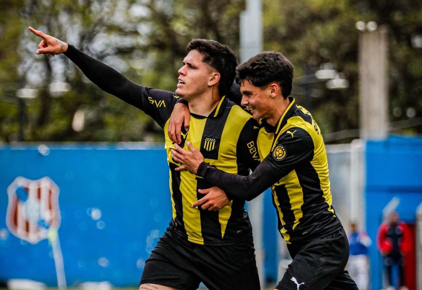 Peñarol ganó el clásico de Tercera División ante Nacional con gol de Luciano González en el Parque Palermo