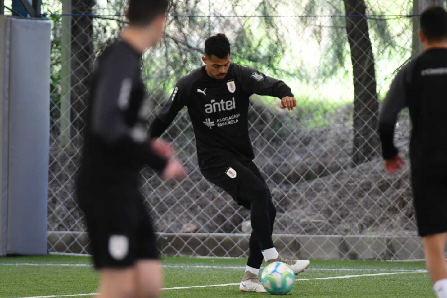 Emanuel Gularte durante el entrenamiento con la selección Sub 22 de Uruguay. Foto: Archivo El País.