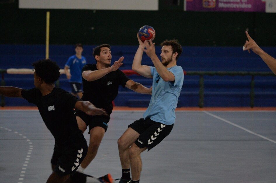 Entrenamiento de la selección uruguaya de handball masculino.