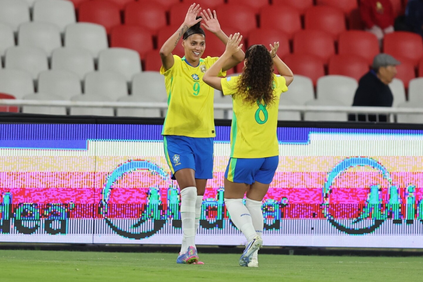 Amanda celebra su gol en el partido entre Brasil y Uruguay por la Copa América femenina.