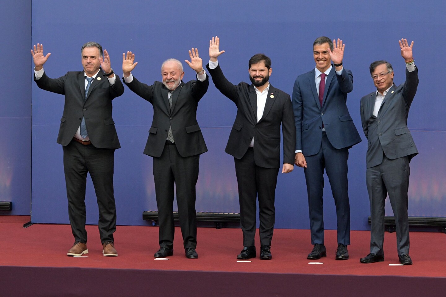 Orsi, Lula, Boric, Sánchez y Petro en una cumbre de presidentes progresistas en Chile.