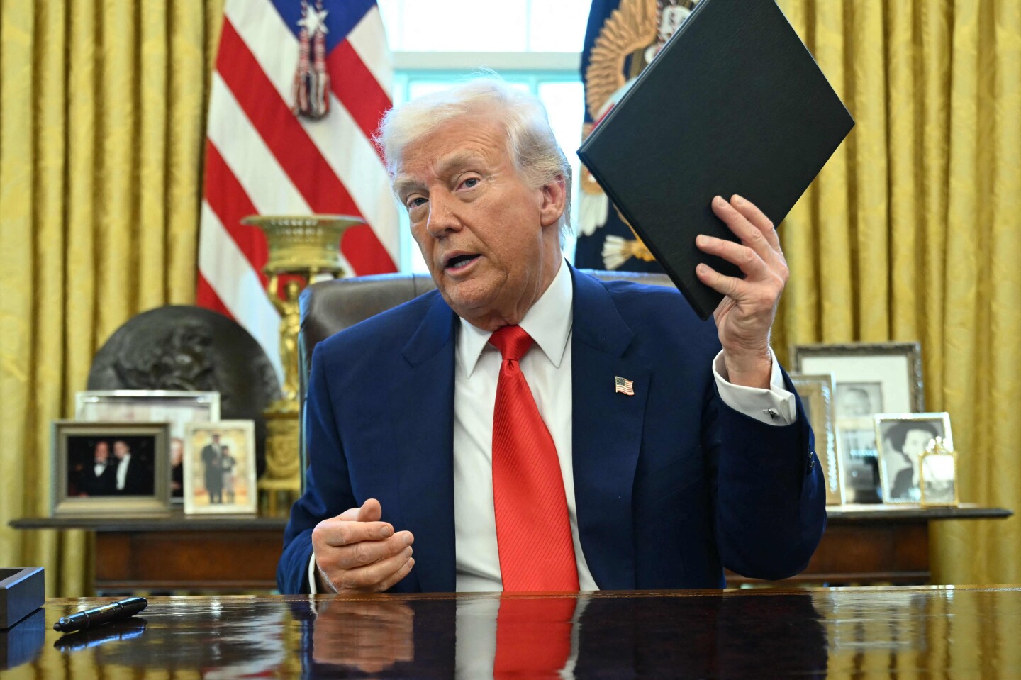 El presidente de Estados Unidos, Donald Trump, habla antes de firmar una orden ejecutiva en la Casa Blanca.