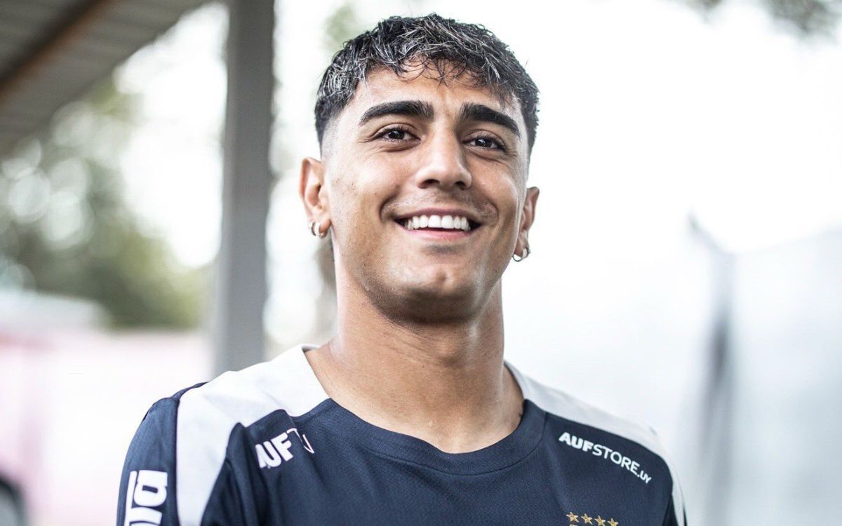 Facundo Torres en Malasia junto a la selección de Uruguay previo al amistoso ante República Dominicana.