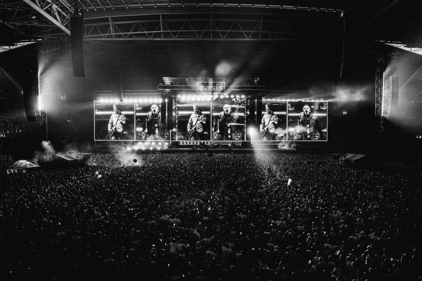 Oasis en Cardiff.