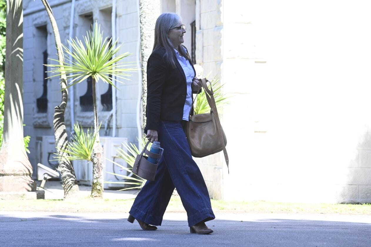 Lucía Etcheverry llega a la reunión del Consejo de Ministros en Suárez y Reyes este lunes 3 de noviembre de 2025.