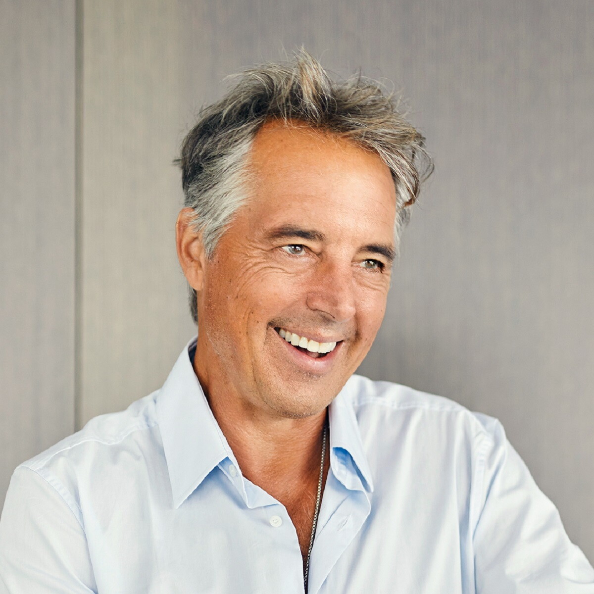 Dan Buettner destaca que deportes de raqueta y amistades aportan más de nueve años a la esperanza de vida