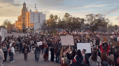 Manifestación tras intento de femicidio en la Facultad de Medicina.