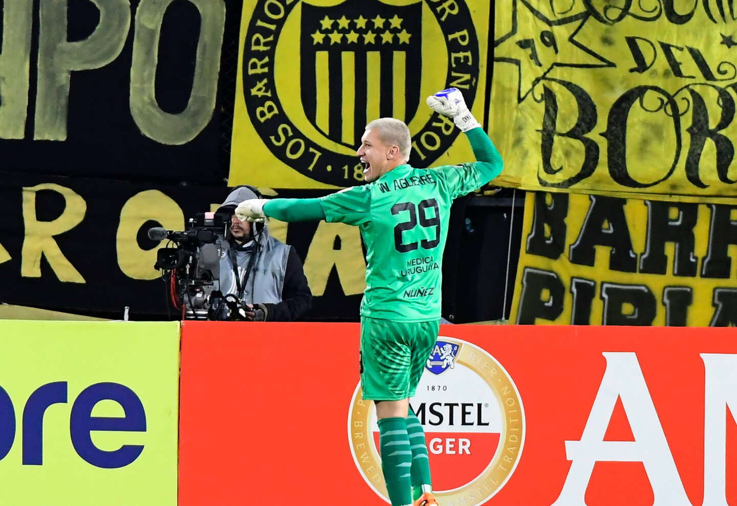 Washington Aguerre celebrando la clasificación de Peñarol a octavos de final de Copa Libertadores en el Estadio Campeón del Siglo.Foto: Estefanía Leal