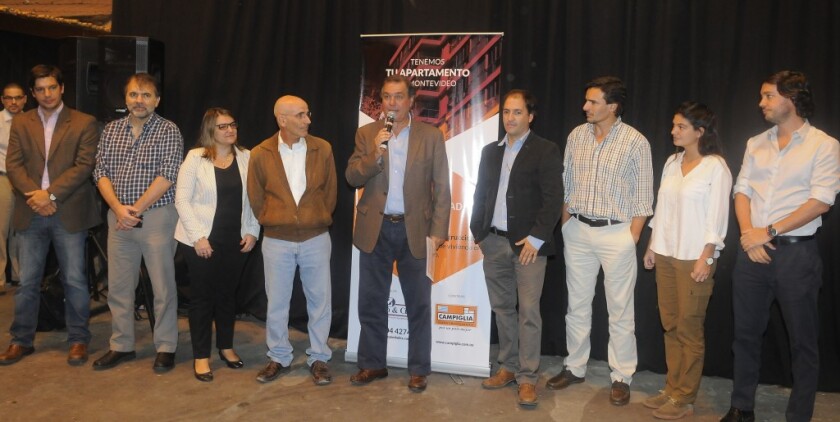 Conferencia por venta de viviendas de Zambrano, ND 20160404, foto Ariel Colmegna