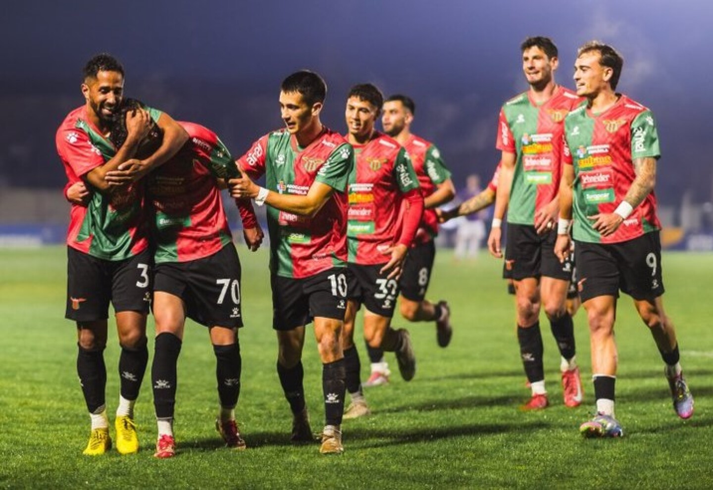 Boston River celebra el 3-0 ante Defensor Sporting en Florida.