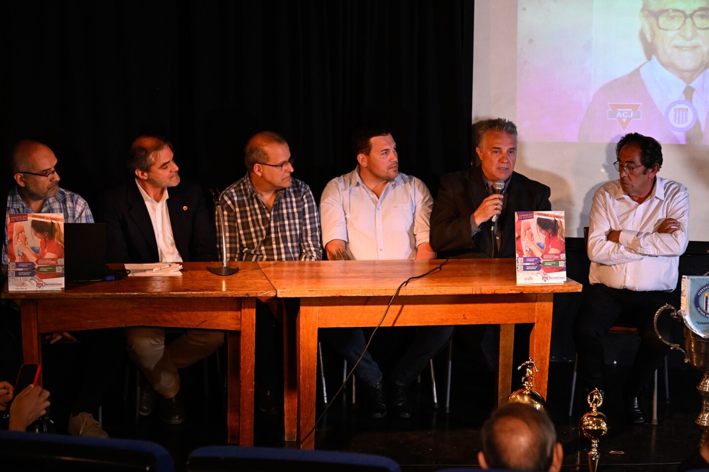 Una charla importante del fútbol de salón.