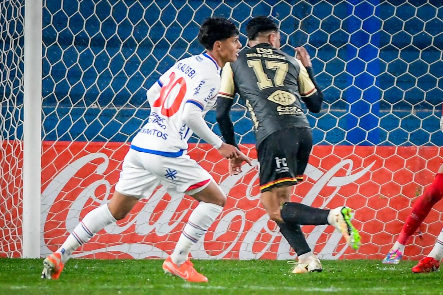 Agustín dos Santos en su estreno oficial con la camiseta de Nacional.