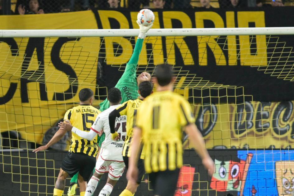 Washington Aguerre y una atajada espectacular contra Flamengo.