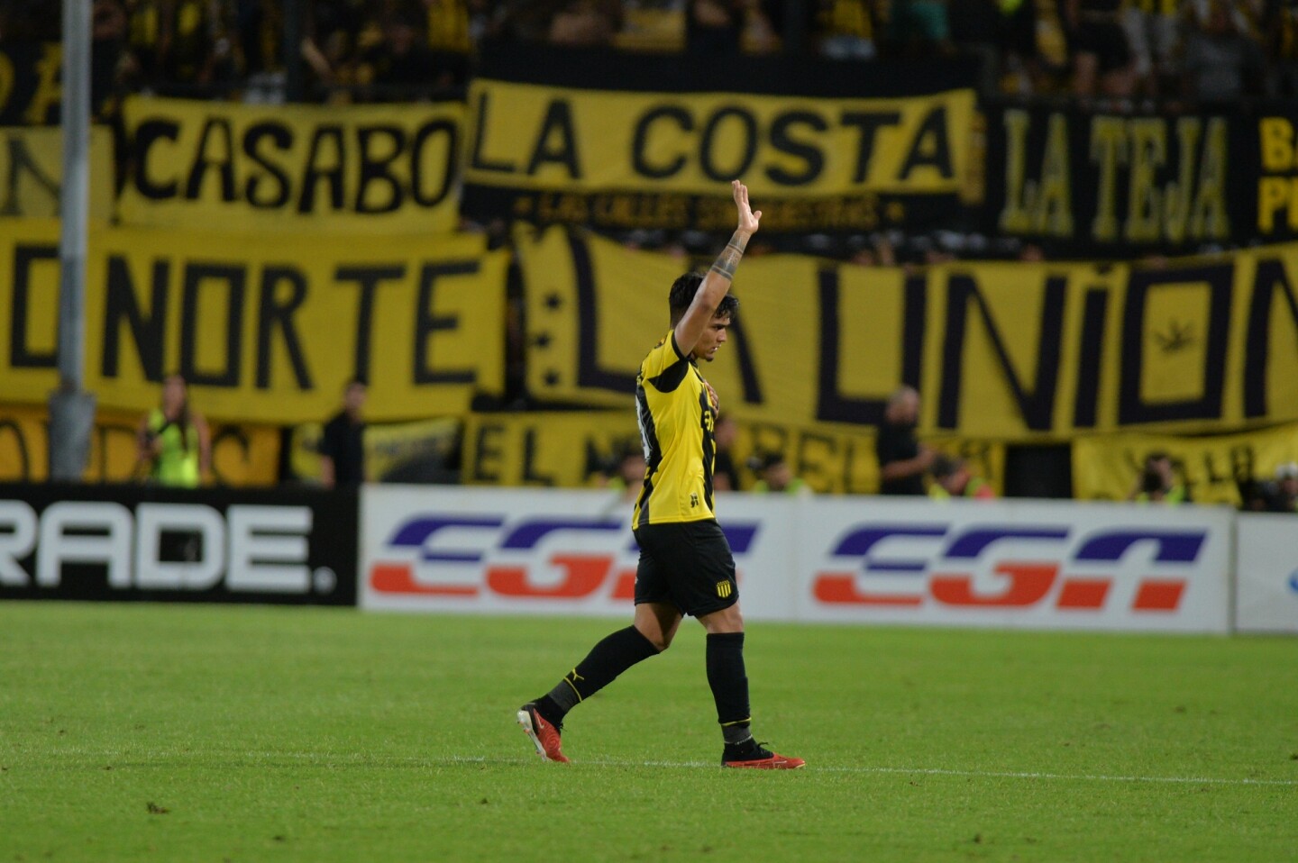 Matías Arezo se despide ovacionado del Campeón del Siglo